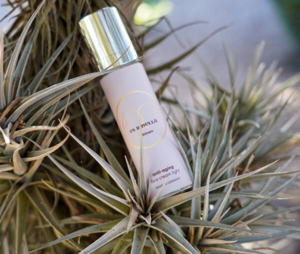RAVELLA - Leichte Anti-Aging-Creme